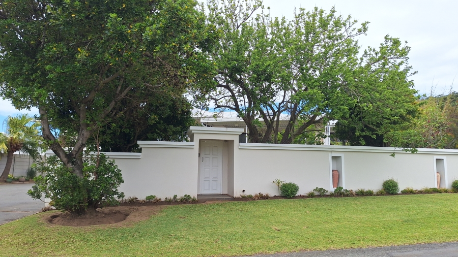 6 Bedroom Property for Sale in Gonubie Eastern Cape